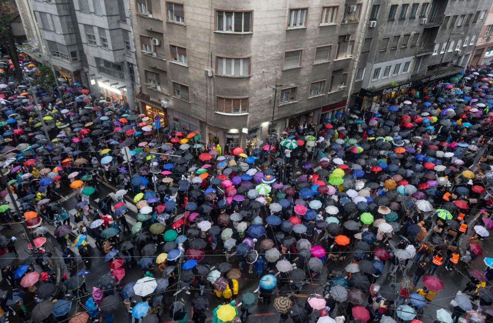 Koliko je bilo ljudi na mitingu SNS, a koliko na „Srbija protiv nasilja“?