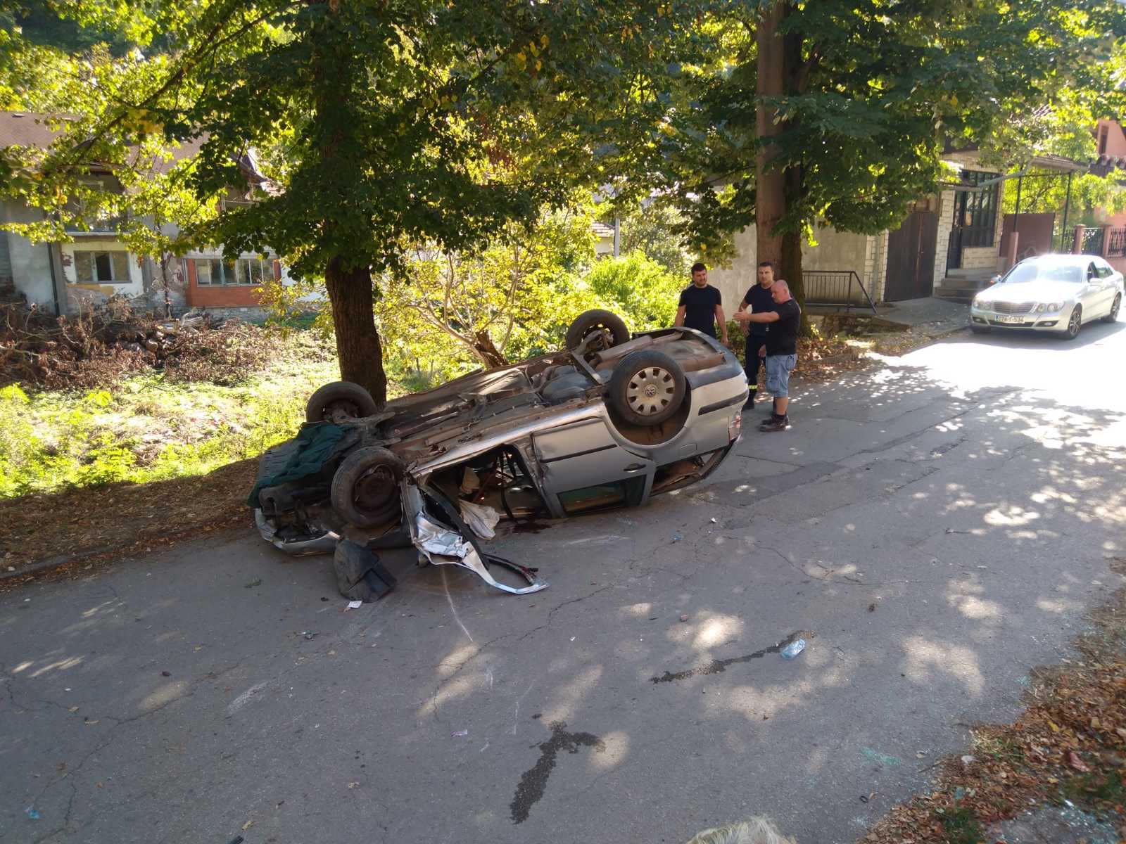 Tri osobe zadobile povrede prilikom prevrtanja automobila u mestu Srpska Varoš kod Zvornika